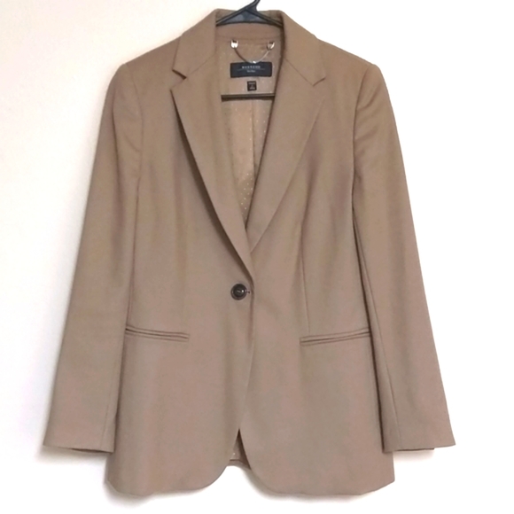 MaxMara Jackets & Blazers - Like-new, lined MaxMara camel-colored wool blazer